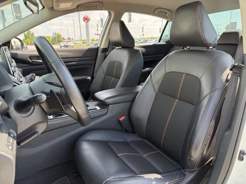 Used 2020 Nissan Altima 2.5 SR FWD image 11