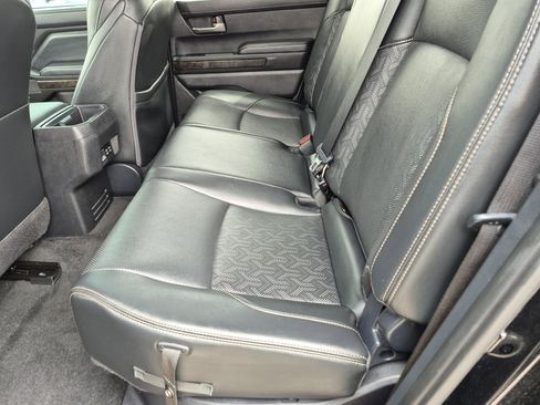 Used 2024 Toyota Tacoma Limited w/ Limited Package (LT) AWD/4WD image 17
