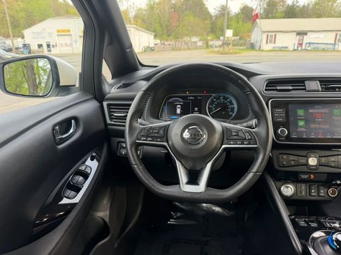 Used 2022 Nissan Leaf SV FWD image 29