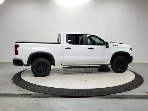 Used 2022 Chevrolet Silverado 1500 ZR2 w/ Technology Package AWD/4WD image 9