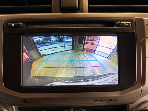 Used 2017 Toyota 4Runner SR5 AWD/4WD image 23