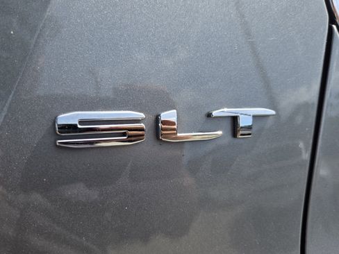 Certified 2023 GMC Acadia SLT FWD image 21