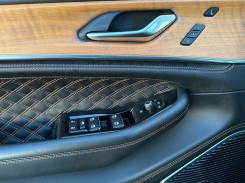 Used 2022 Jeep Grand Cherokee Summit image 10