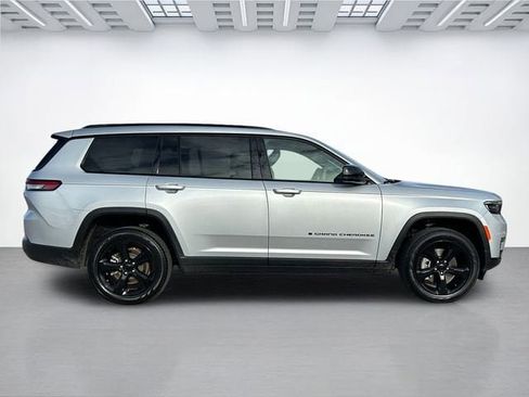 Used 2025 Jeep Grand Cherokee L Limited w/ Black Appearance Package image 3