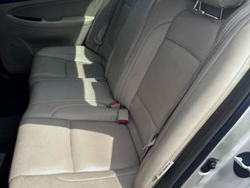 Used 2010 Hyundai Genesis 4.6 image 5