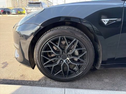 Used 2019 Tesla Model 3 Standard Range Plus image 4
