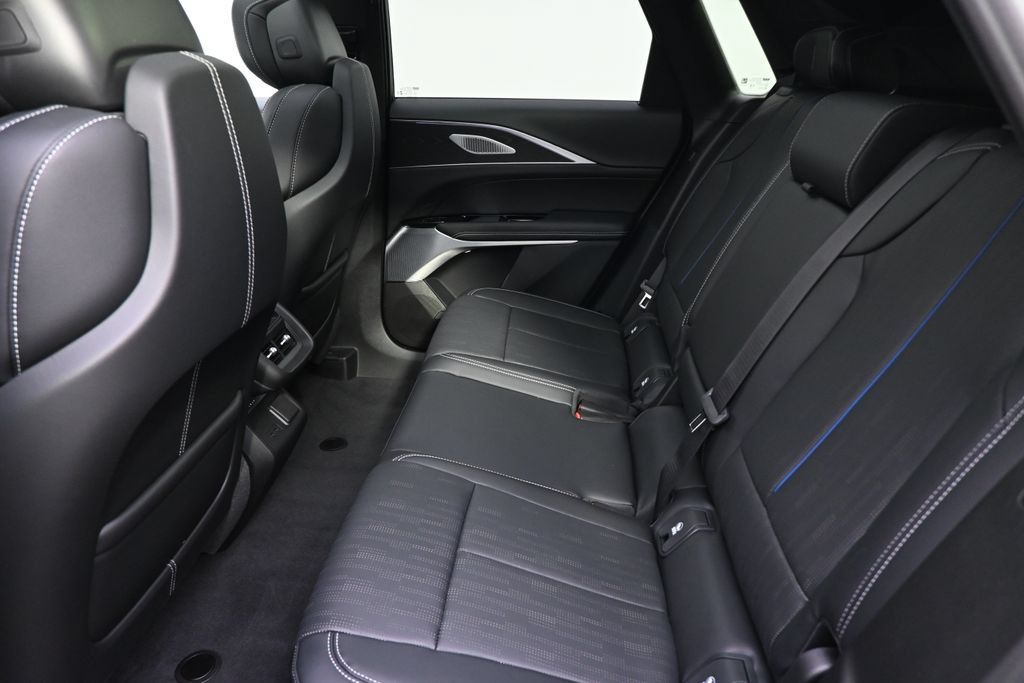 New 2026 Cadillac Lyriq Premium Luxury w/ LPO, Floor Liner Package AWD/4WD image 21