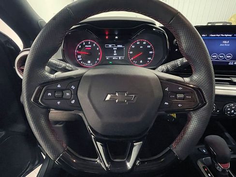 Used 2024 Chevrolet Trax RS FWD image 30