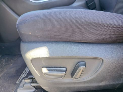 Used 2021 Toyota Highlander LE FWD image 17