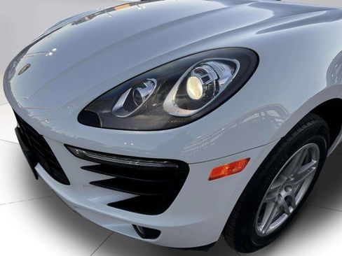 Used 2018 Porsche Macan image 11