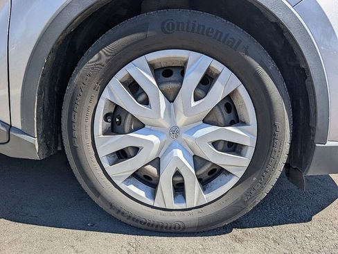 Used 2019 Toyota C-HR LE image 31