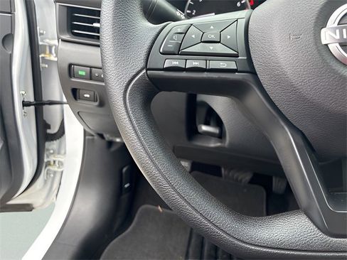 Used 2025 Nissan Sentra S image 21