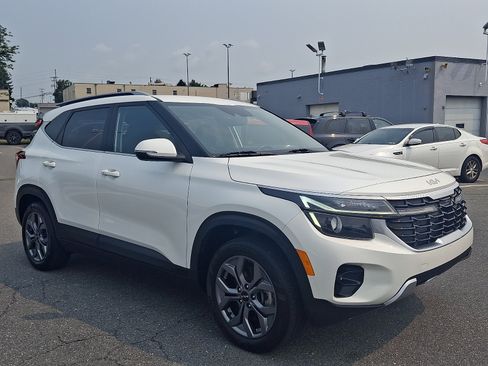 Used 2024 Kia Seltos S AWD/4WD image 3