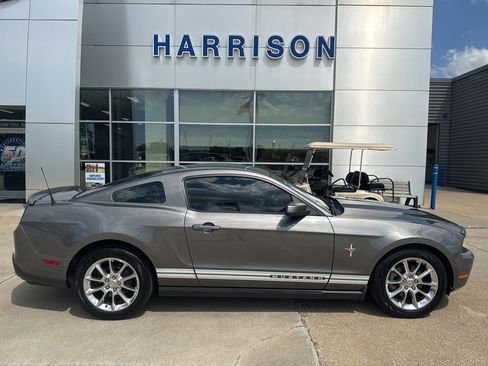 Used 2011 Ford Mustang Premium w/ 202A Rapid Spec Order Code RWD image 4