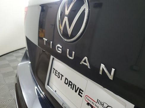 Used 2023 Volkswagen Tiguan SE w/ Panoramic Sunroof Package FWD image 7