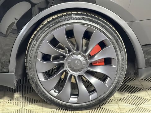 Used 2024 Tesla Model Y Performance image 24