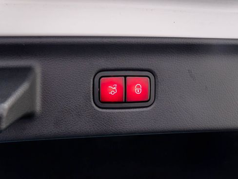 Used 2023 Mercedes-Benz S 500 4MATIC w/ AMG Line image 32