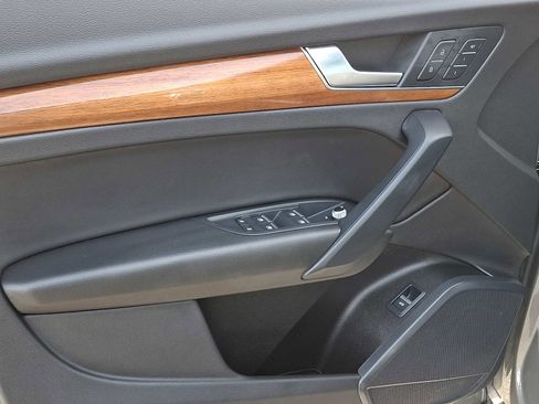 Used 2023 Audi Q5 2.0T Premium w/ Convenience Package image 8