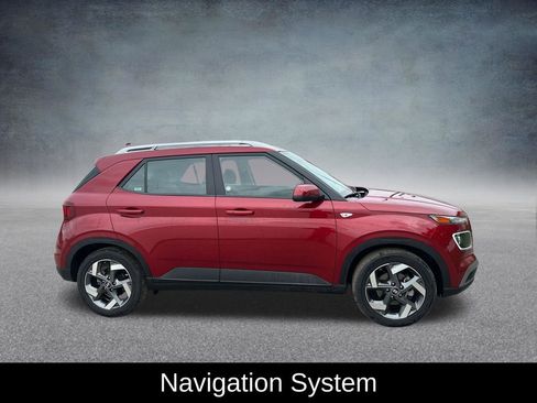 Used 2025 Hyundai Venue Limited FWD image 7