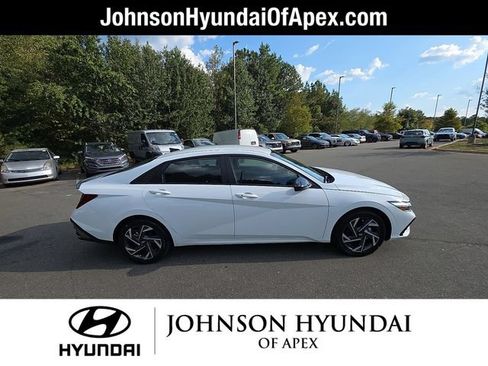 Used 2025 Hyundai Elantra Sport FWD image 14
