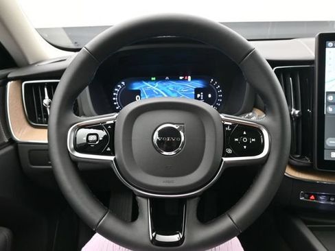 New 2027 Volvo XC60 B5 Plus AWD/4WD image 25