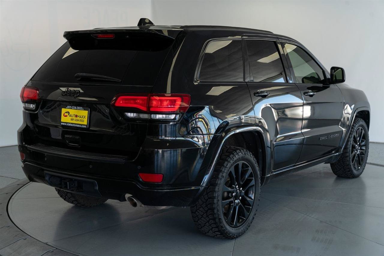Used 2020 Jeep Grand Cherokee Altitude AWD/4WD image 5