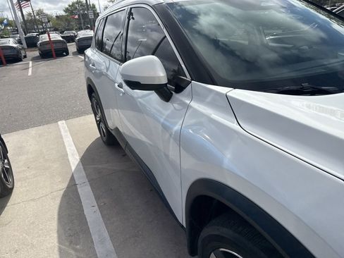 Used 2025 Nissan Rogue SL w/ SL Premium Package image 6