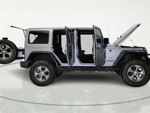 Used 2017 Jeep Wrangler Unlimited Sahara w/ Trailer Tow Group AWD/4WD image 8