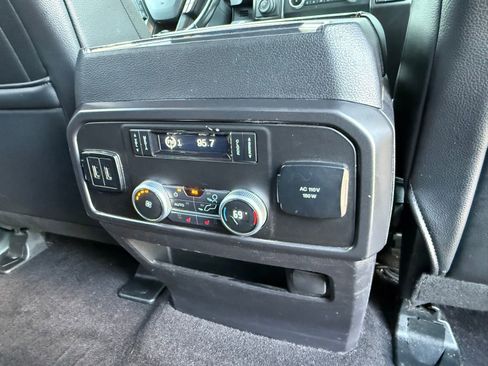 Used 2019 Ford Expedition Limited w/ Equipment Group 303A AWD/4WD image 17