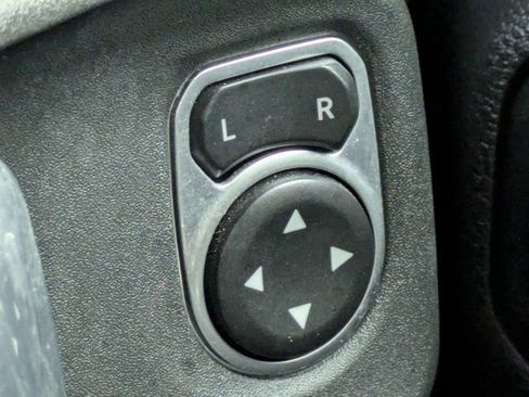 Used 2018 Jeep Wrangler Unlimited Sport S AWD/4WD image 23