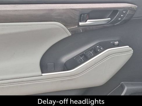 Certified 2026 Toyota Highlander Platinum AWD/4WD image 15
