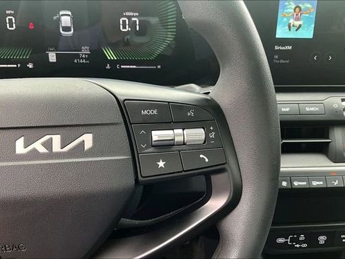 Used 2025 Kia K4 FWD image 11