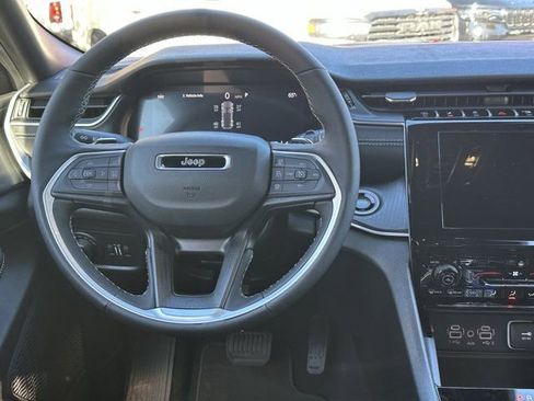 New 2025 Jeep Grand Cherokee Altitude image 16