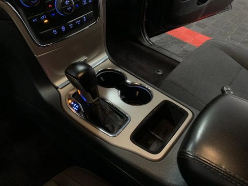 Used 2017 Jeep Grand Cherokee Laredo w/ Quick Order Package 23E image 36