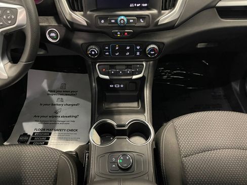 Used 2024 GMC Terrain SLE image 13