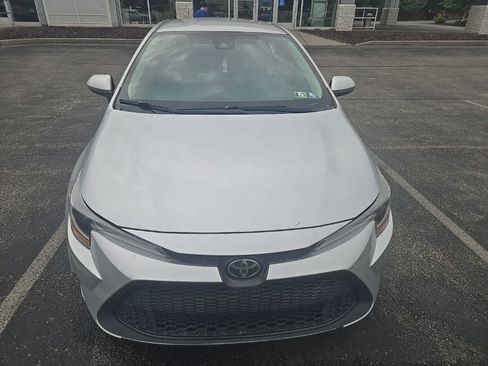 Used 2020 Toyota Corolla LE FWD image 2
