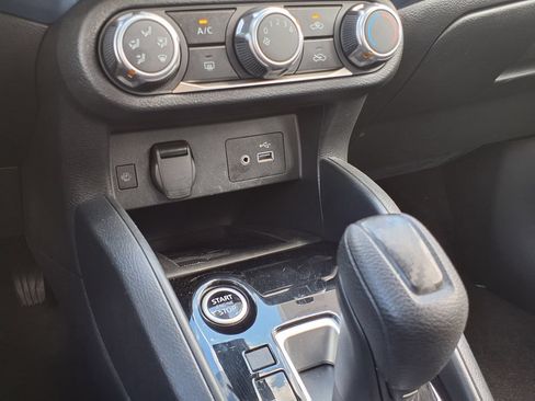 Used 2025 Nissan Versa SV FWD image 34
