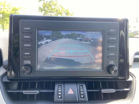 Used 2019 Toyota RAV4 XLE Premium FWD image 27