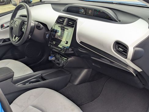 Used 2019 Toyota Prius LE image 28