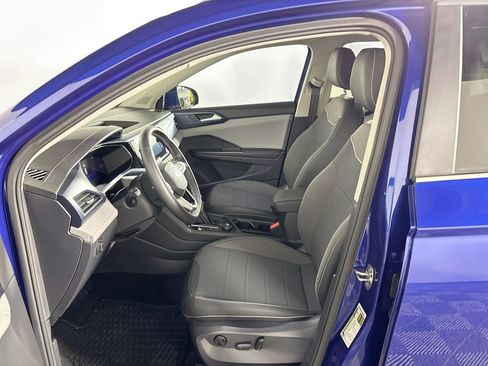 Certified 2024 Volkswagen Taos SE w/ Panoramic Sunroof Package image 11