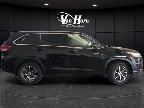 Used 2017 Toyota Highlander XLE AWD/4WD image 8