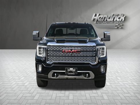 Used 2021 GMC Sierra 2500 Denali w/ Denali Black Diamond Edition AWD/4WD image 3