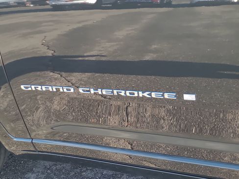 Used 2024 Jeep Grand Cherokee Overland w/ Trailer Tow Package image 15