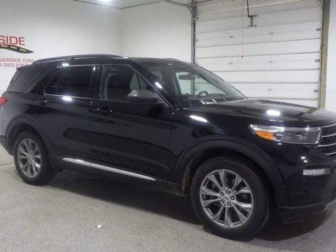 Used 2022 Ford Explorer XLT w/ Equipment Group 202A AWD/4WD image 5