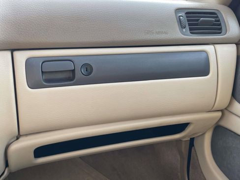 Used 2002 Volvo C70 LT FWD image 30
