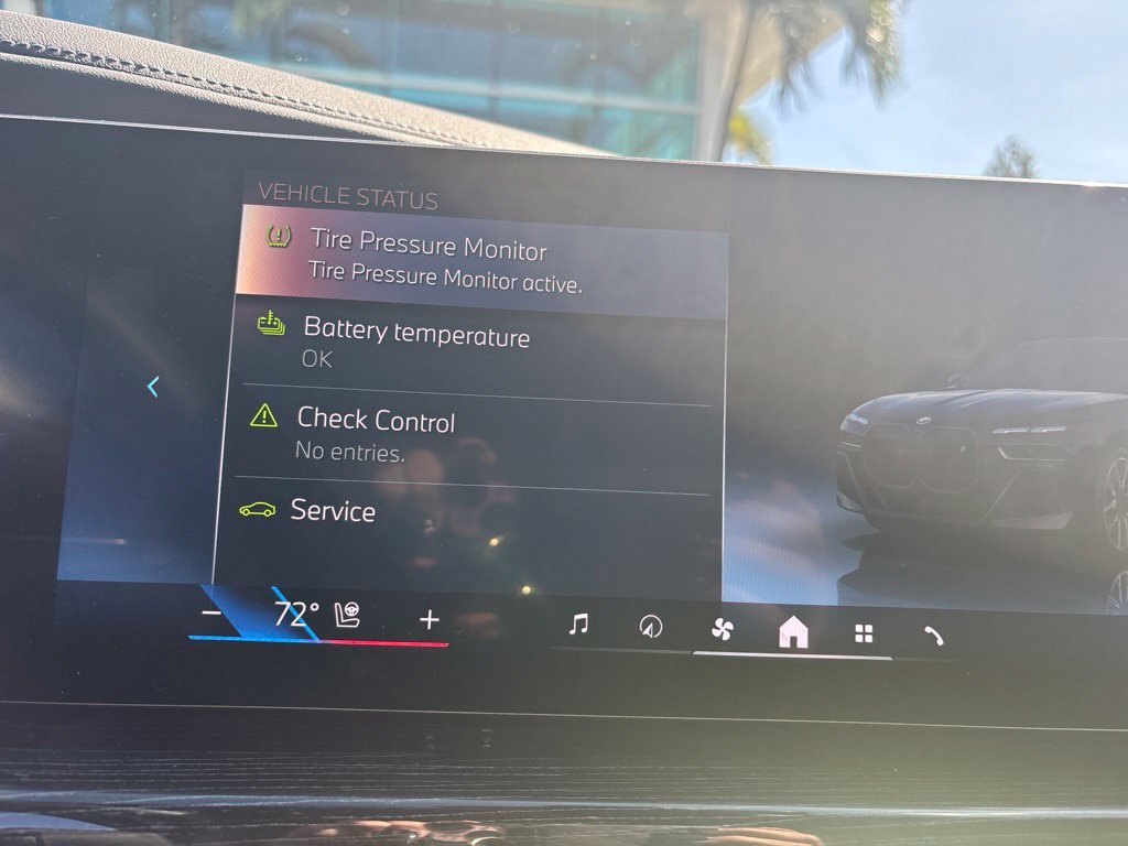 Certified 2024 BMW i7 xDrive60 w/ M Sport Package RWD image 3