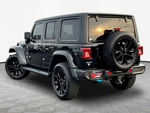 Used 2023 Jeep Wrangler Unlimited Sahara w/ Cold Weather Group AWD/4WD image 4