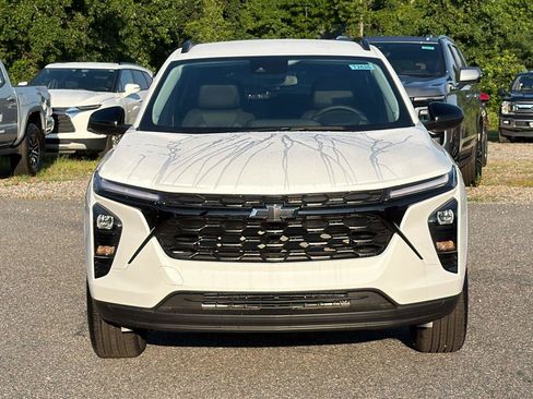 New 2026 Chevrolet Trax LT w/ Driver Confidence Package FWD image 2