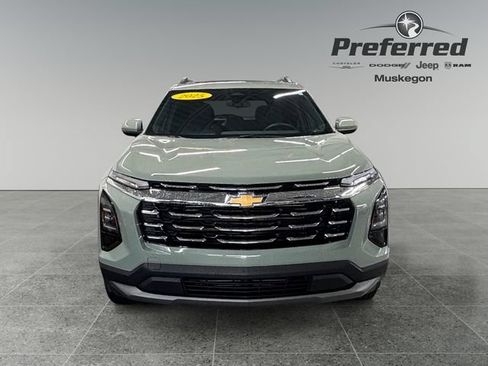 Used 2025 Chevrolet Equinox LT AWD/4WD image 11
