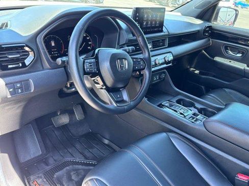 Used 2025 Honda Pilot TrailSport image 15